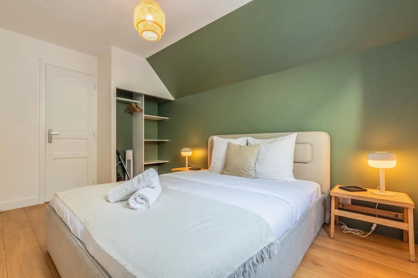 Appart 2 Chambres Proche Vieux Lille, Avec Parking 0*, Lille France
