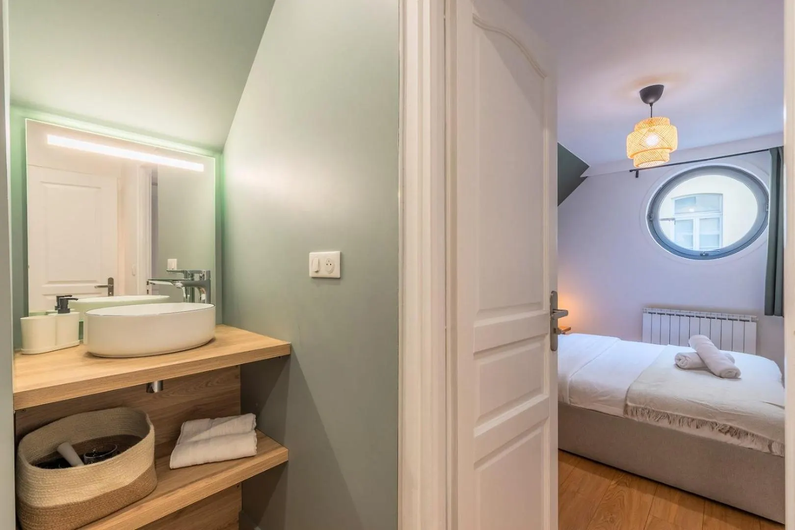 Appart 2 Chambres Proche Vieux Lille, Avec Parking 0*, Lille