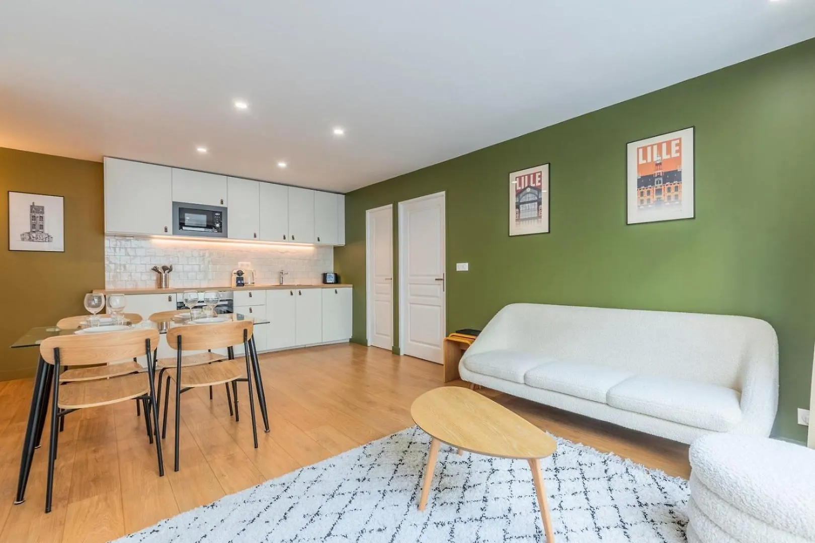 Appart 2 Chambres Proche Vieux Lille, Avec Parking 0*, Lille