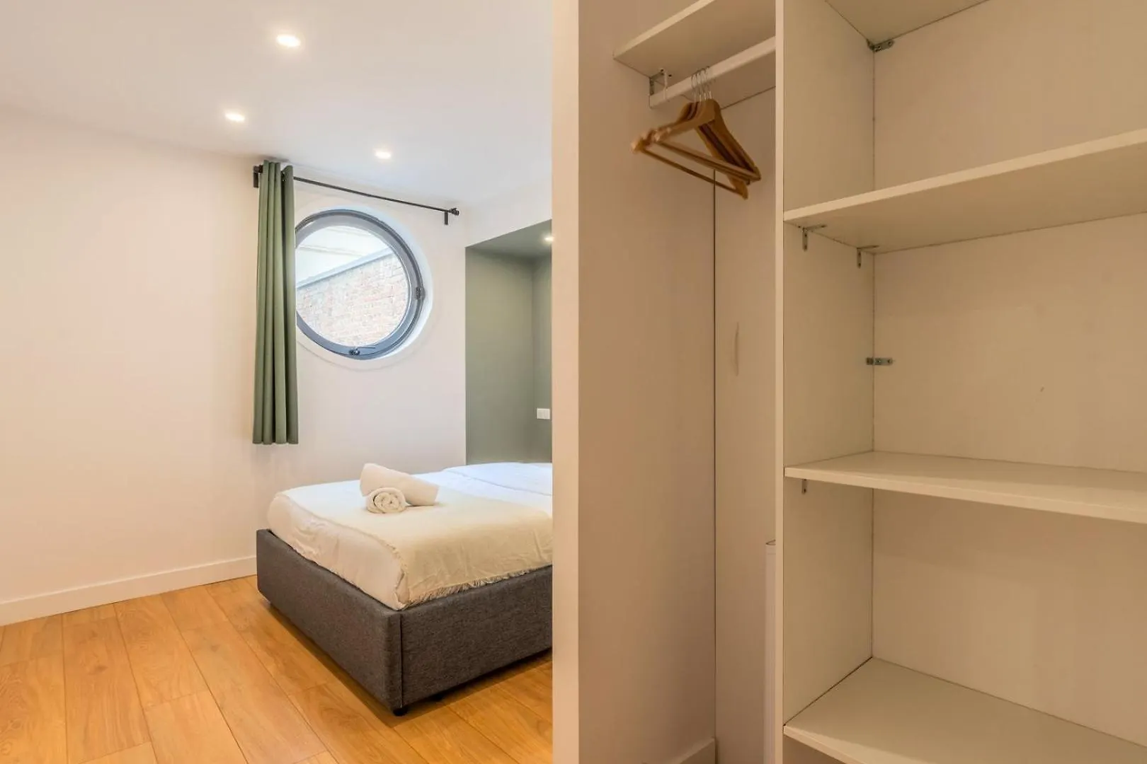 Appart 2 Chambres Proche Vieux Lille, Avec Parking Apartment